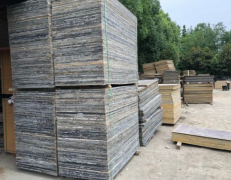 旧木跳板出售建筑木方模板生产批发基础建筑材料提供板材、木方、